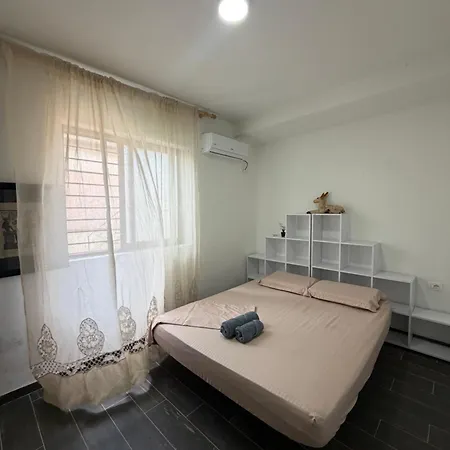 Spacious House With Garden, Terrace And Parking