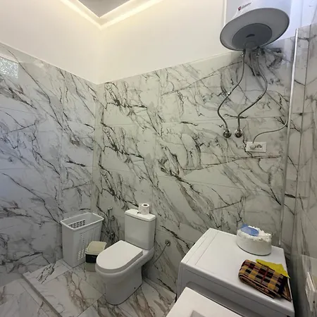 Spacious House With Garden, Terrace And Parking Vakantiehuis Vlorë
